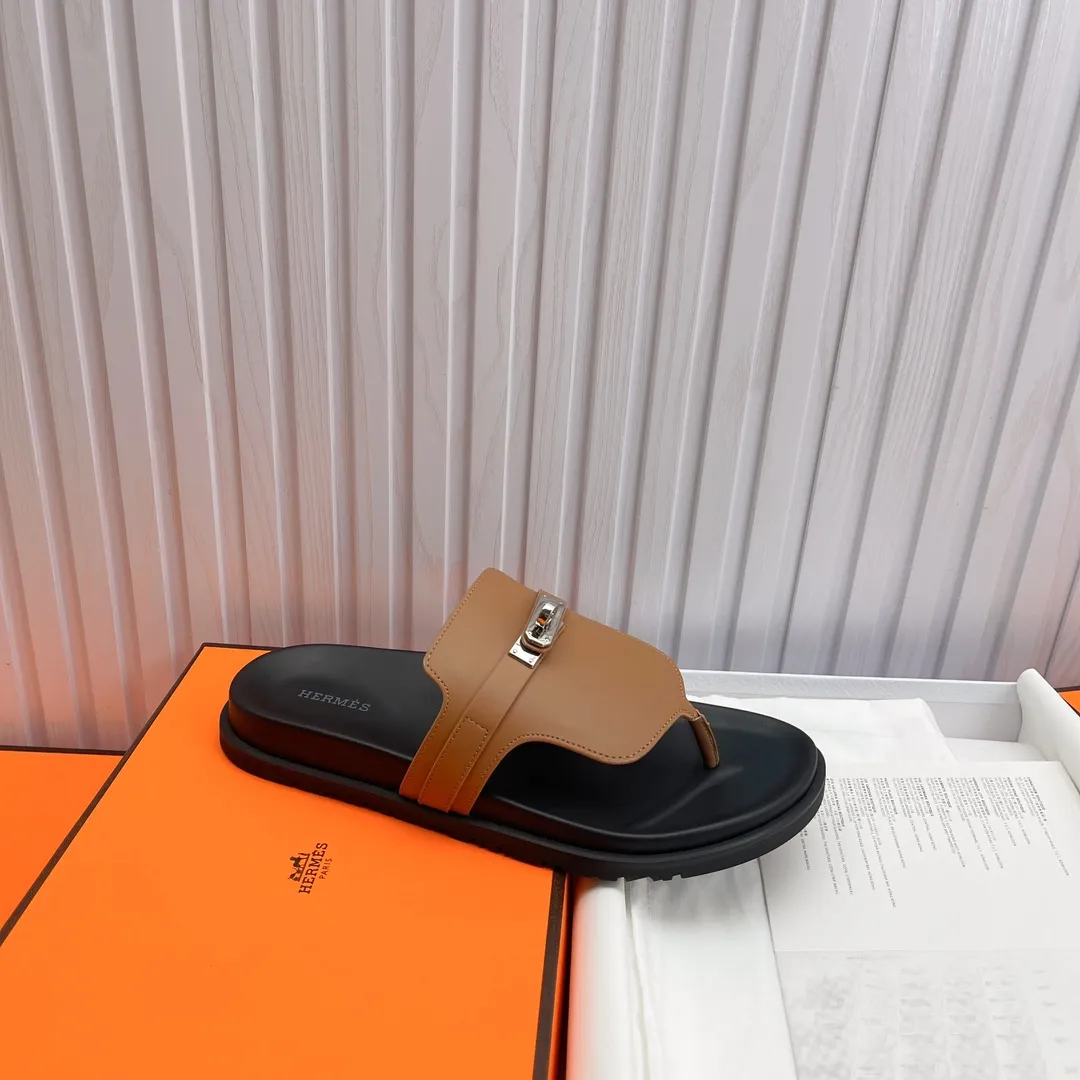 👟👟Ex-factory price 480👟👟 High version of Hermes 🐎The extremely popular couple's second uncle slippers/the latest snake print sandals and slippers, paired with various colorful socks, so trendy!  ———————— Upper: imported cowhide/Lining: imported cowhide Outsole: Tpu non-slip and wear-resistant outsole Female 36-46.